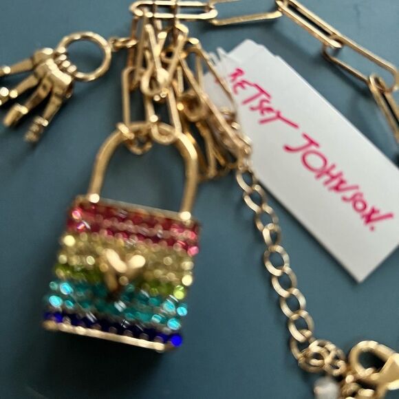 🔐 Betsey Johnson Rare Gold Love Lock & Keys Necklace 🔐 - Picture 3 of 5